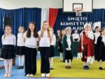 Trzecioklasiści biorący udział w przedstawieniu