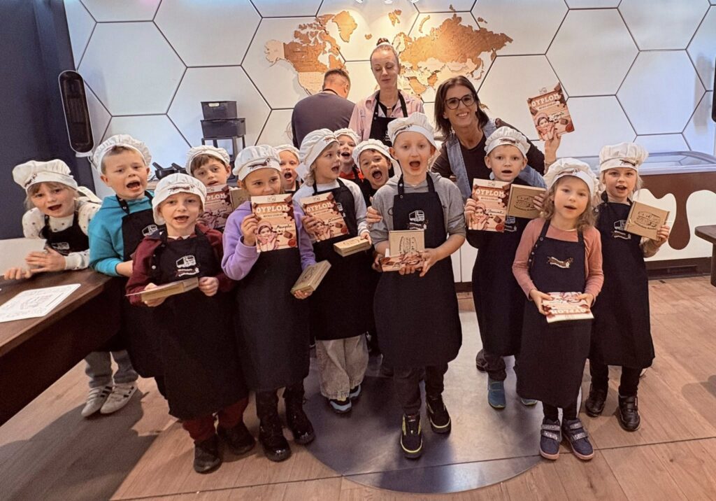 Zadowoleni uczniowie po zakończeniu warsztatów