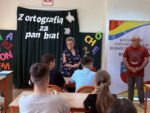 Organizatorzy rozpoczynający test ortograficzny